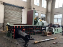 Packaged hydraulic presses for metal waste